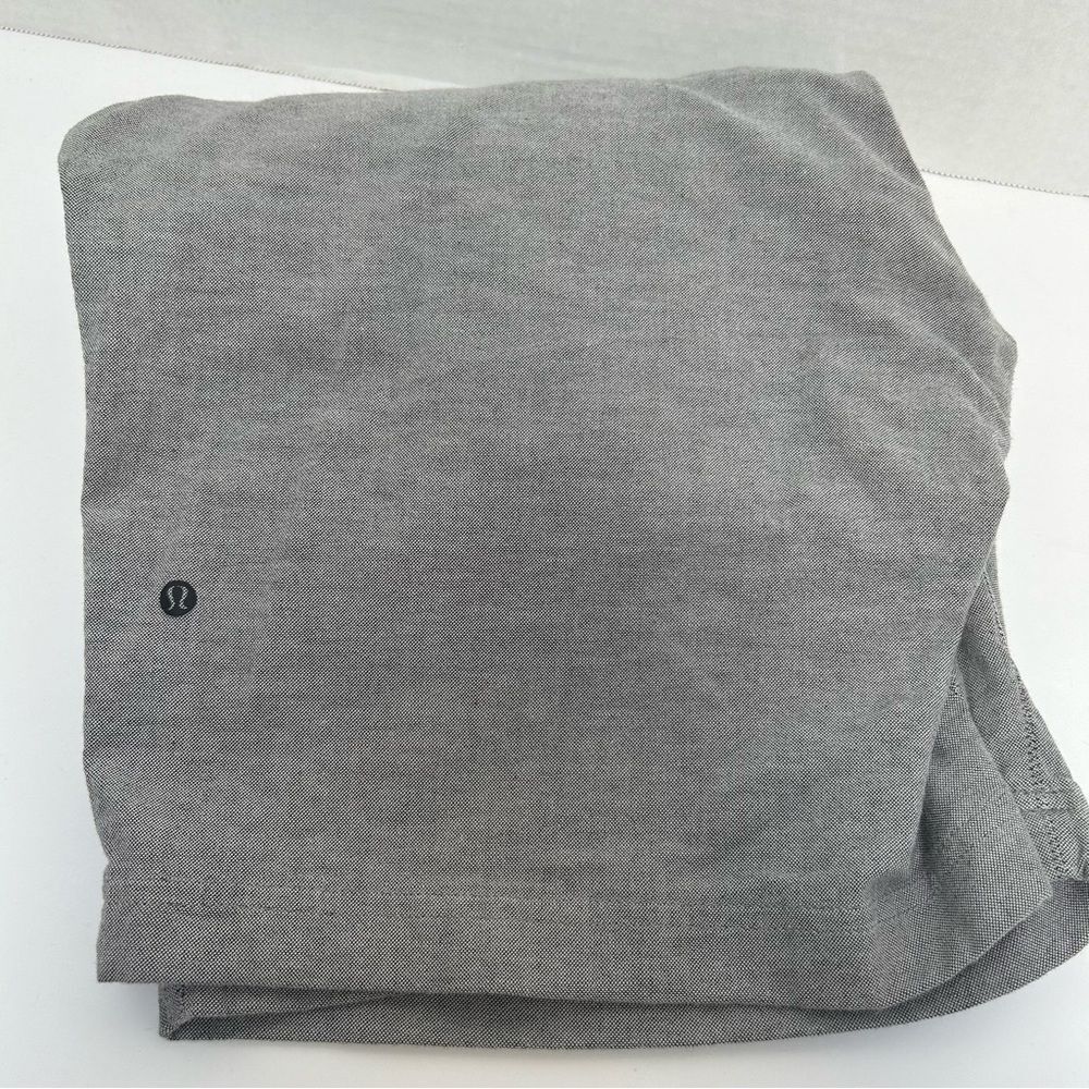 Lululemon Men's Cotten Blend Oxford Cloth Stretch Chambray Feel Shorts size 32